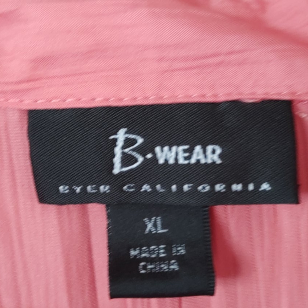 Button up top - Picture 3 of 4
